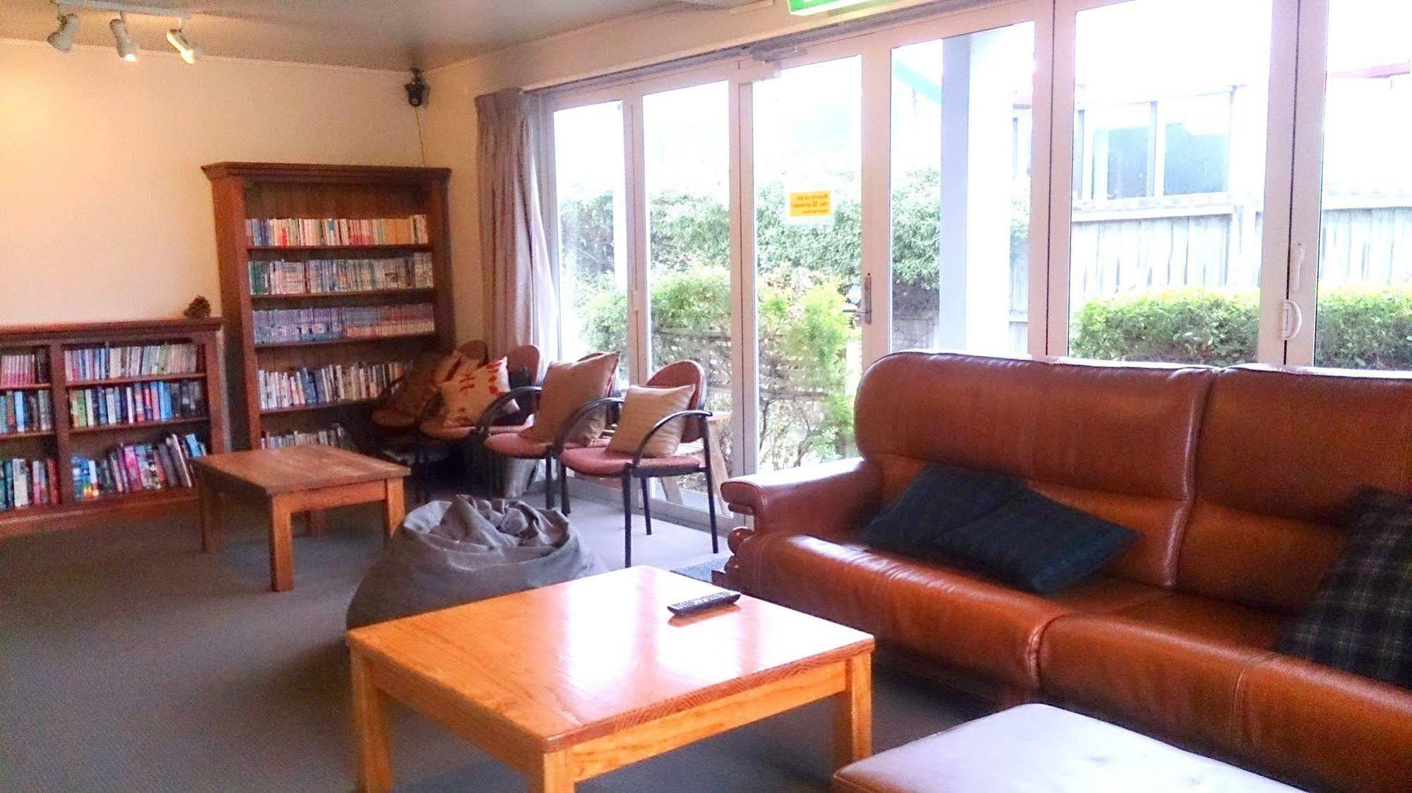 Kiwi House Hostel Крайстчёрч Экстерьер фото